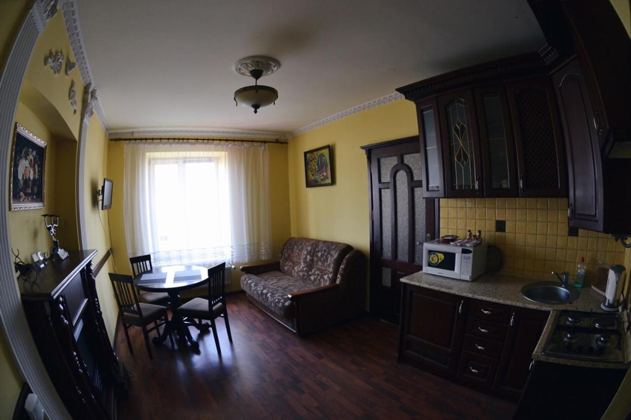 לבוב 3-Room Apartments In Central City מראה חיצוני תמונה