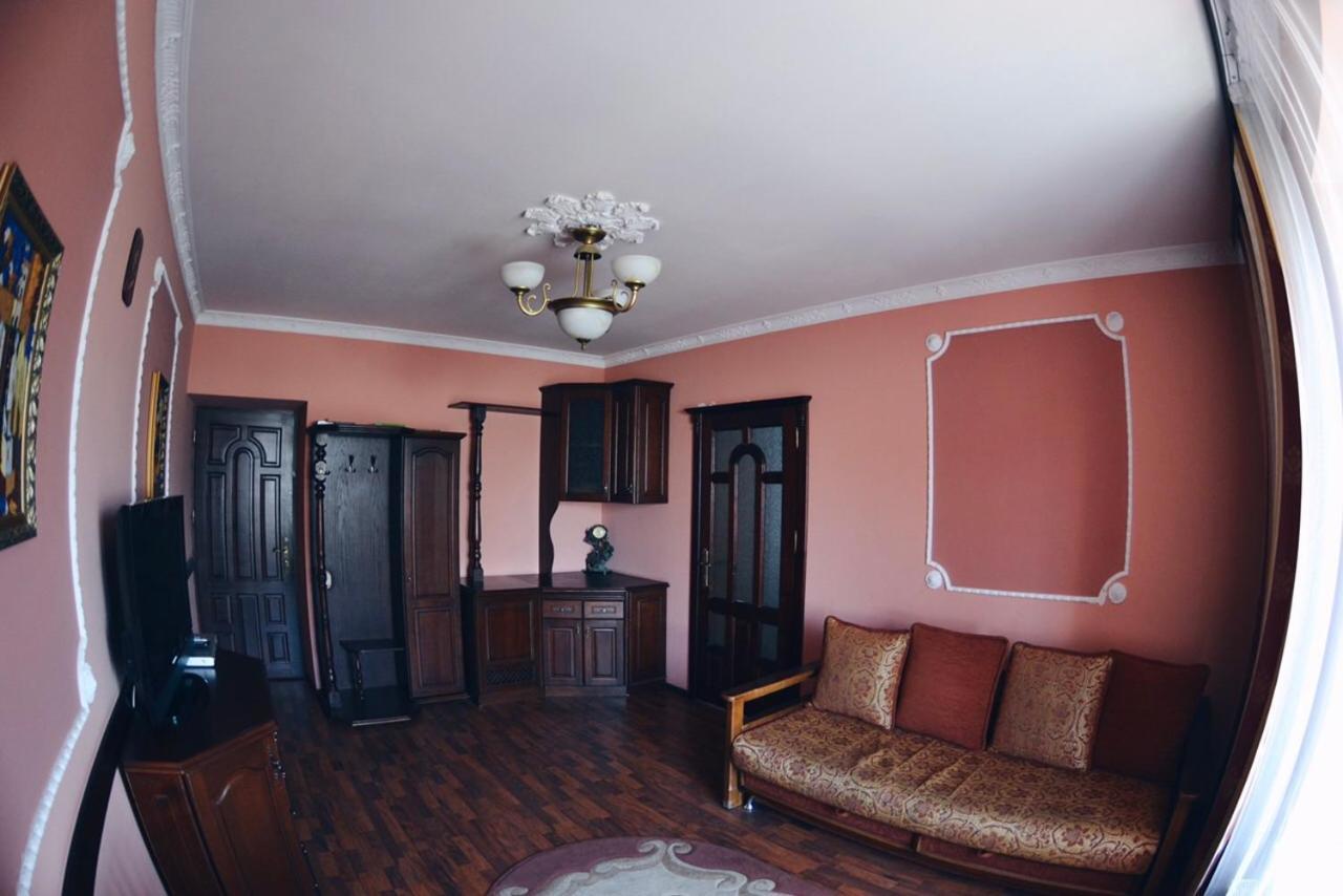לבוב 3-Room Apartments In Central City מראה חיצוני תמונה